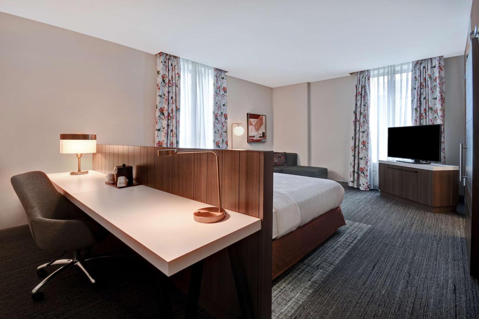 Hilton Garden Inn Kalamazoo Downtown Exterior photo