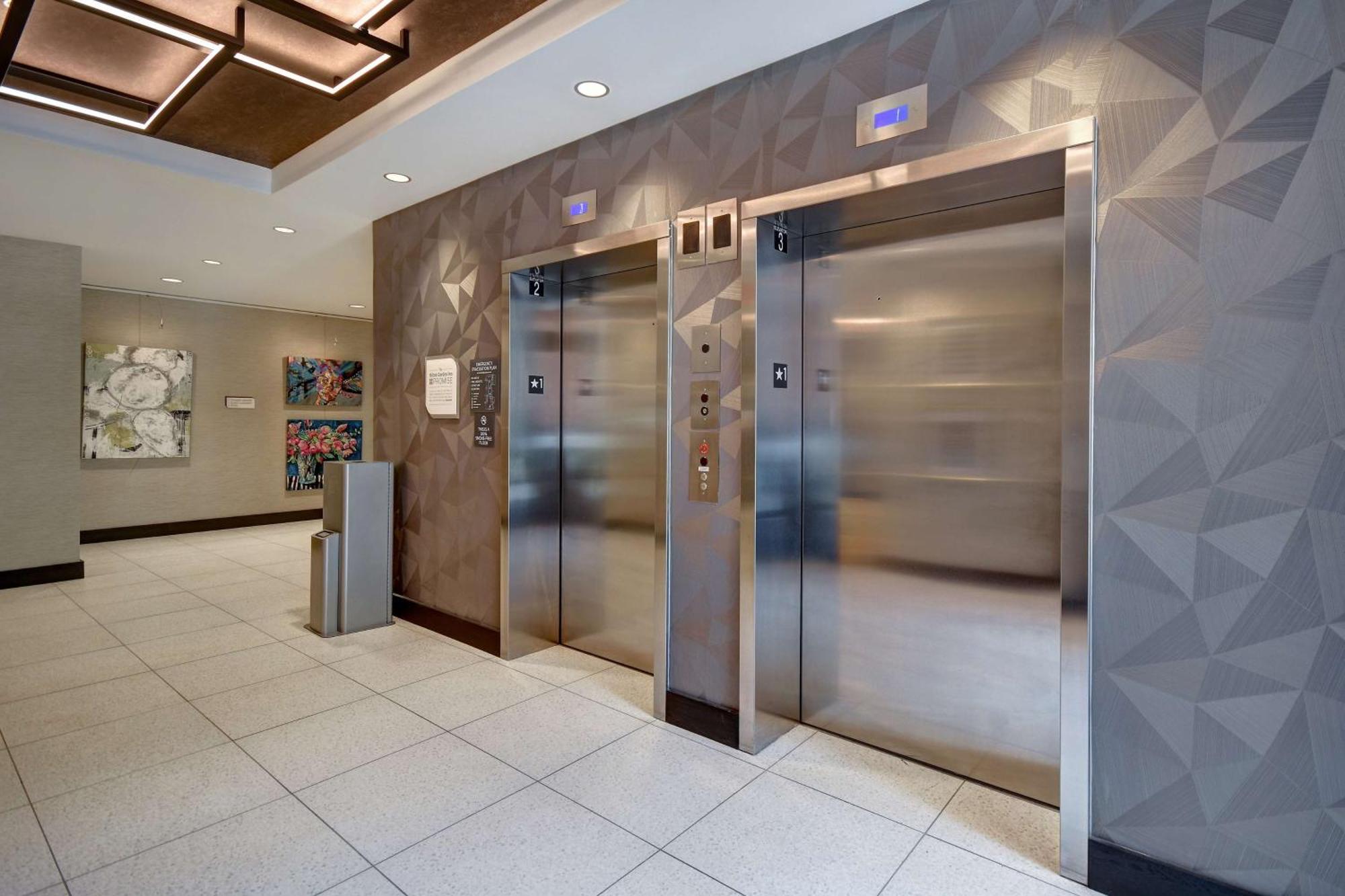 Hilton Garden Inn Kalamazoo Downtown Exterior photo