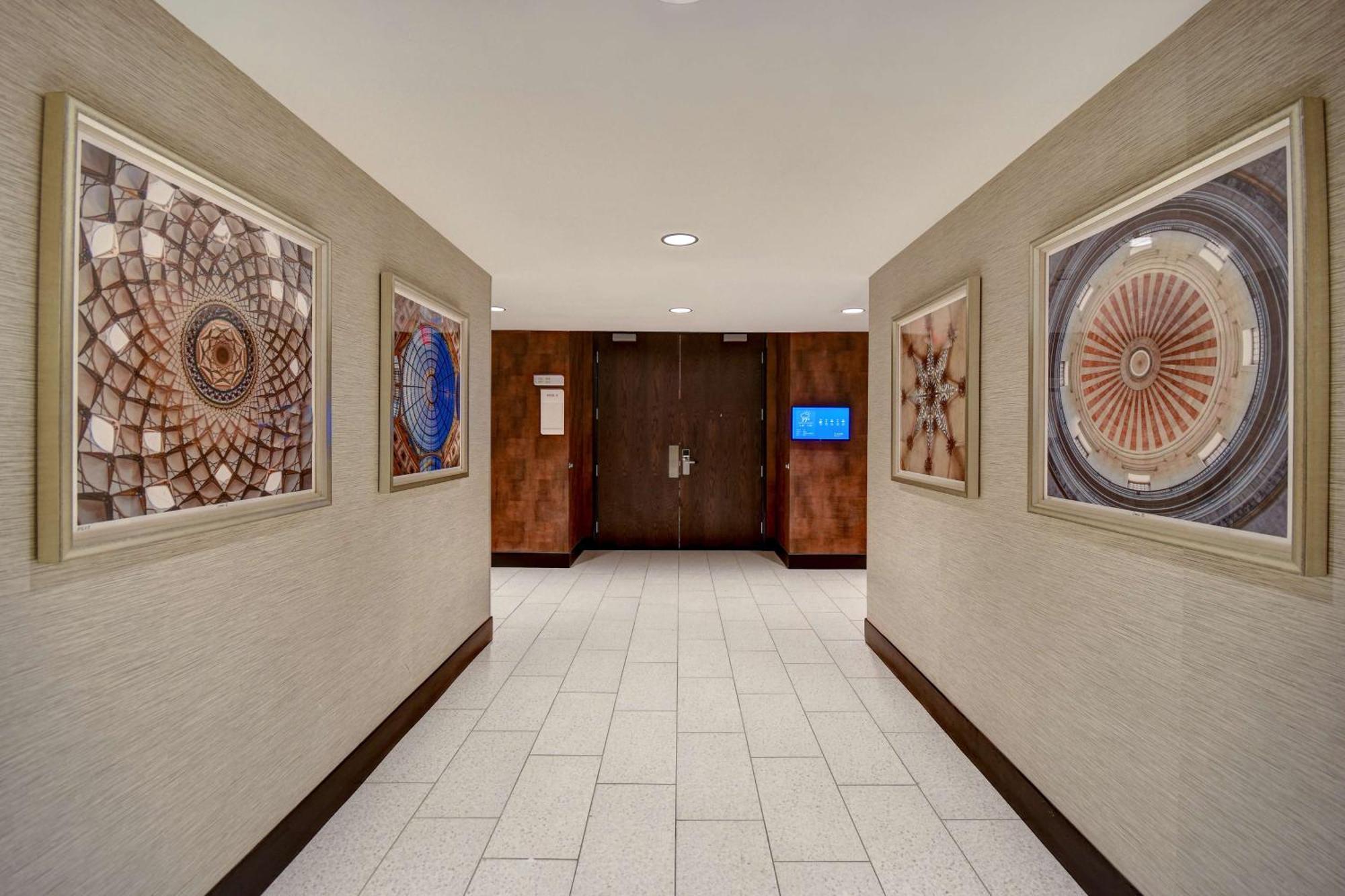 Hilton Garden Inn Kalamazoo Downtown Exterior photo